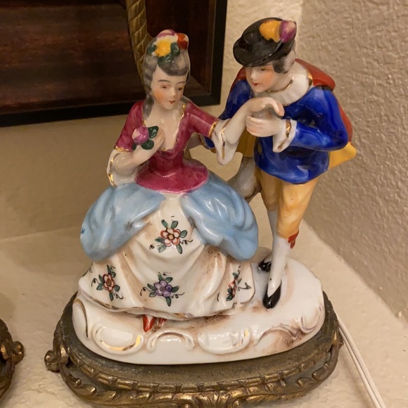 Vintage Boudoir matched pair of lamps without shades - Picture 3 of 14